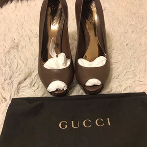 Gucci pumps